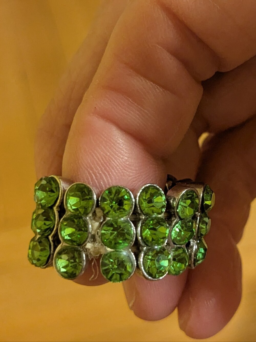 Vintage 80s 90s Triple Row Emerald Green Rhinestone Crystal Stretch Ring - Picture 12 of 14